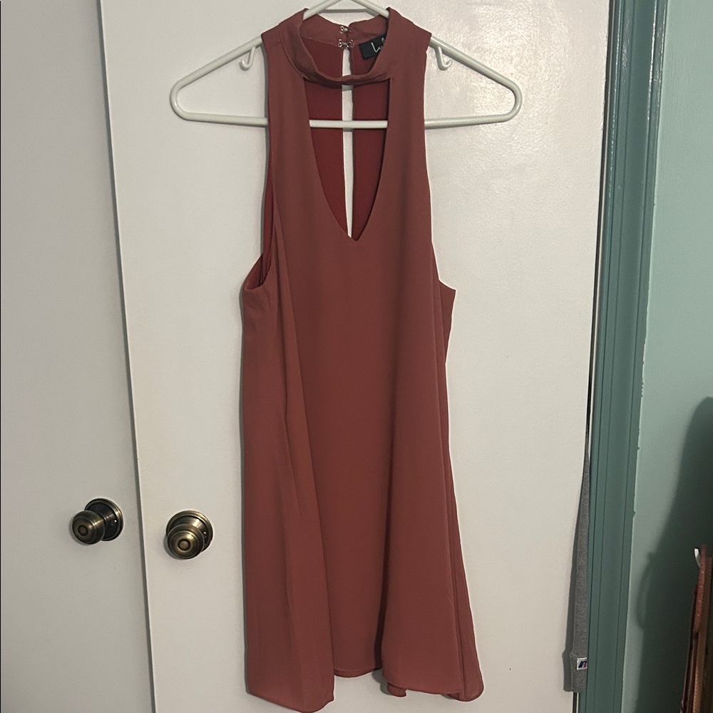 Elegant Sleeveless Dress in Rust